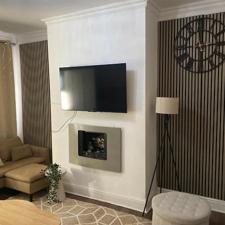 Modern Townhouse-Free Parking-Games Room-Fast W-Ifi Manchester Buitenkant foto